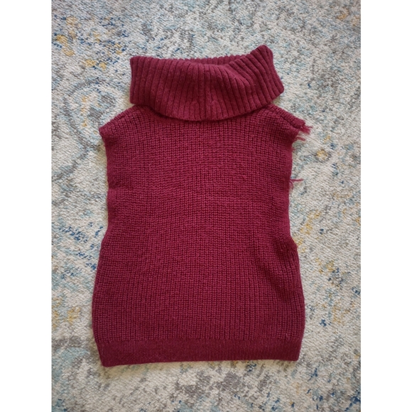 BCBGMaxAzria Cropped Red Sweater - Picture 2 of 7